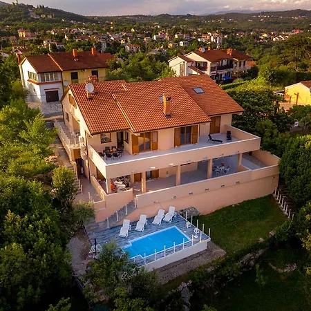 - Healthy House Βίλα Οπατία