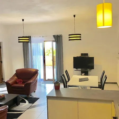 - Healthy House Βίλα Οπατία